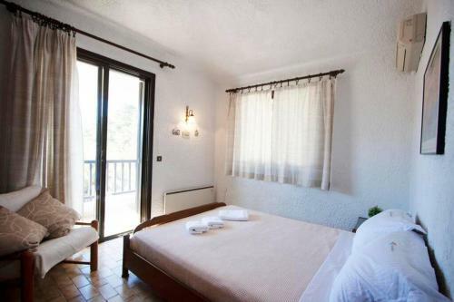Negley Sea Side Villa, Elani