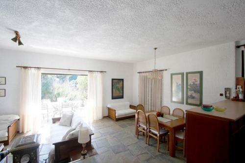 Negley Sea Side Villa, Elani
