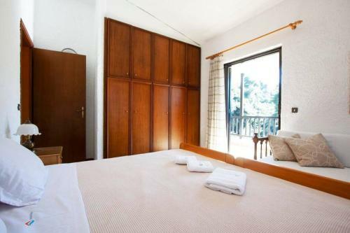 Negley Sea Side Villa, Elani