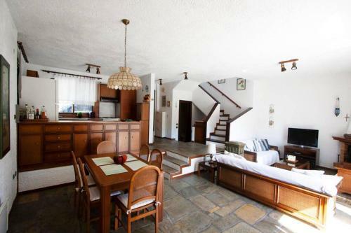Negley Sea Side Villa, Elani