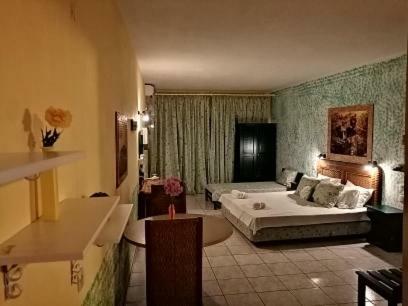 Hostal Nikos Victoria
