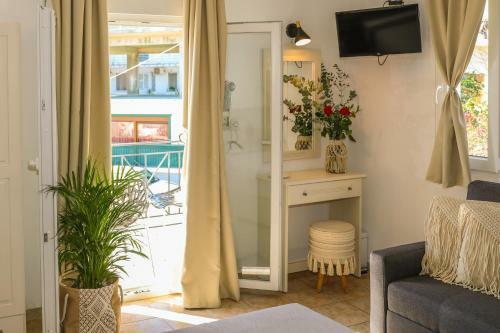 La Fleur Apartments