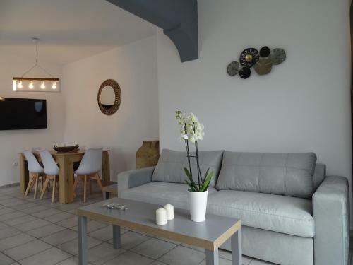 Santoriviera House