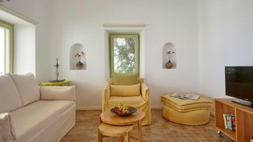 W Villa Agrikas - Oia - A Beautiful Two Bedroom Villa With Private Pool