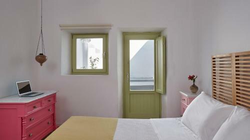W Villa Agrikas - Oia - A Beautiful Two Bedroom Villa With Private Pool