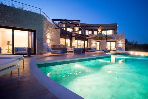 Very Private Golf And Seaview Villa