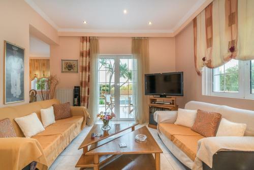 Vougiato Villa Sleeps 10 With Pool Air Con And Wifi