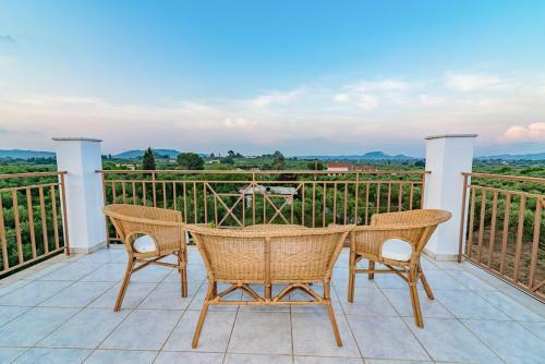 Vougiato Villa Sleeps 10 With Pool Air Con And Wifi