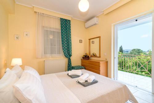 Vougiato Villa Sleeps 10 With Pool Air Con And Wifi