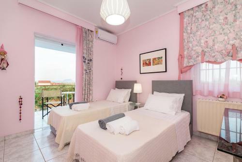 Vougiato Villa Sleeps 10 With Pool Air Con And Wifi