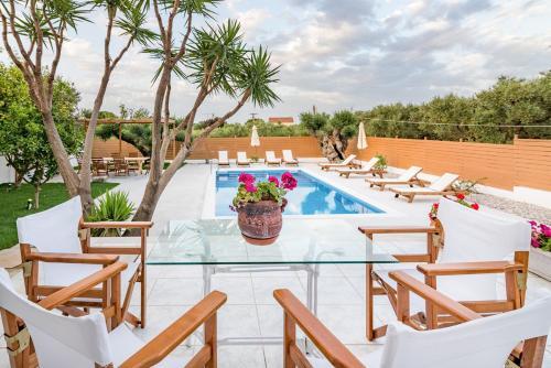 Vougiato Villa Sleeps 10 With Pool Air Con And Wifi