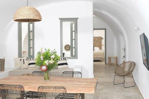 Villa Drops Hyposkafa Cave Houses 4 Plunge Pools 6bdr Accommodate 16 Guests