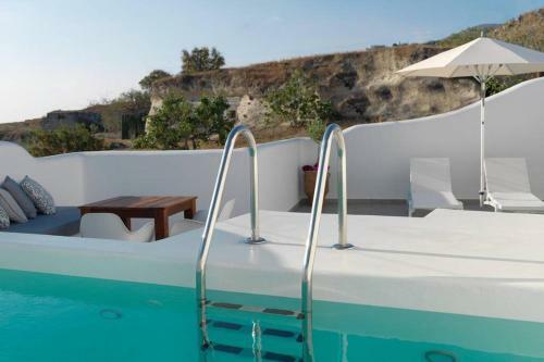 Villa Drops Hyposkafa Cave Houses 4 Plunge Pools 6bdr Accommodate 16 Guests