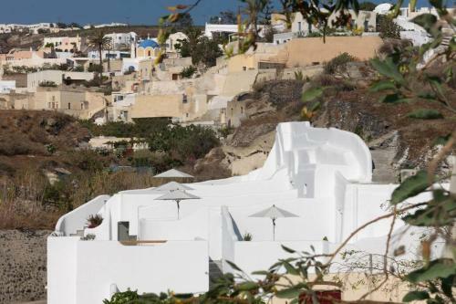 Villa Drops Hyposkafa Cave Houses 4 Plunge Pools 6bdr Accommodate 16 Guests