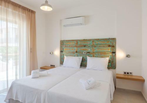 Hostal Costa Vasia Suites And Apartments