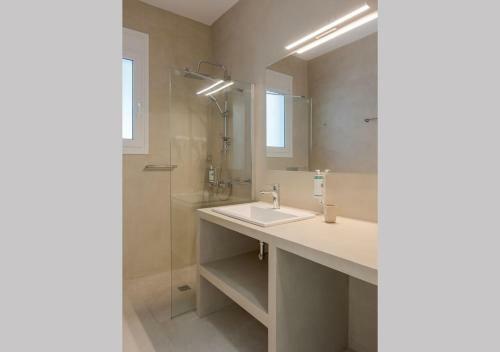 Hostal Costa Vasia Suites And Apartments