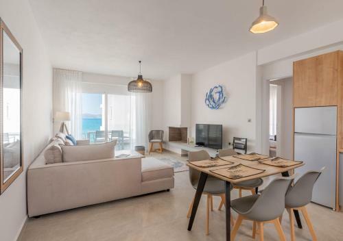 Hostal Costa Vasia Suites And Apartments