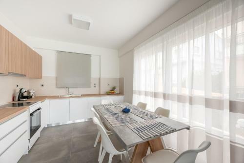 Hostal Costa Vasia Suites And Apartments