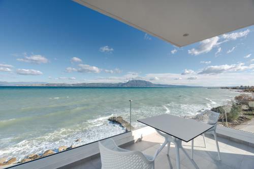 Hostal Costa Vasia Suites And Apartments