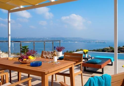Zacharias Villa Sleeps 7 With Pool And Air Con