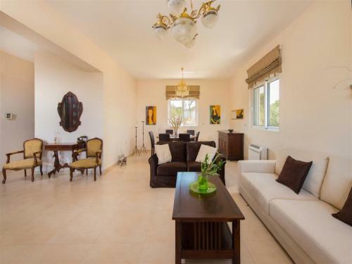Dipasquale Villa Near Anthony Quinn