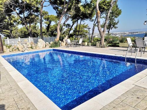 Louis Luxury Villa
