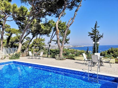 Louis Luxury Villa
