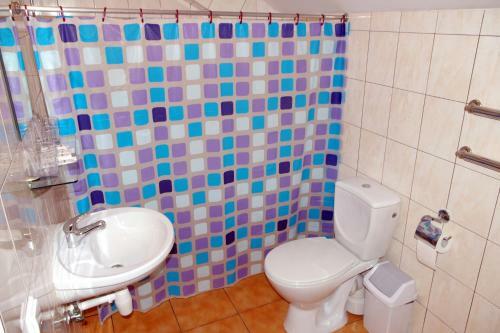 Hostal Turn? Guest House