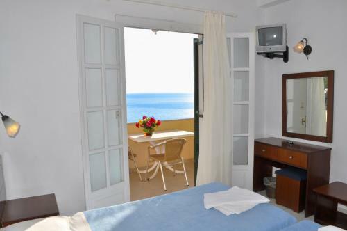 Holiday Apartments With Pool Maria On Agios Gordios Beach