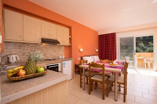 Odysseus Apartments