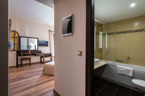 Hotel Ladiko Suites