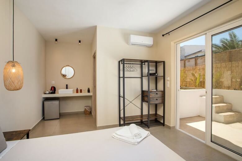 Hotel Atma Beach Rooms & Suites