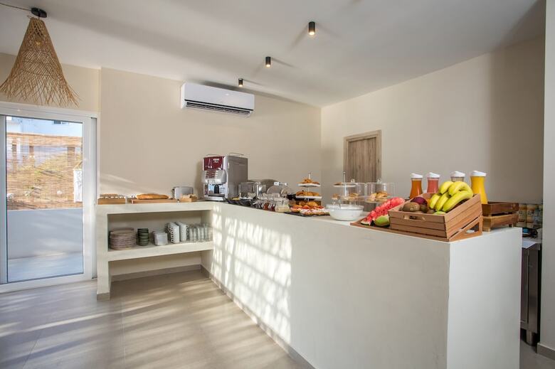 Hotel Atma Beach Rooms & Suites