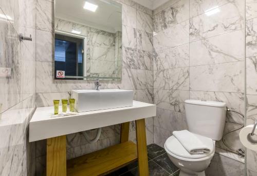Hotel White Olive Premium Cameo