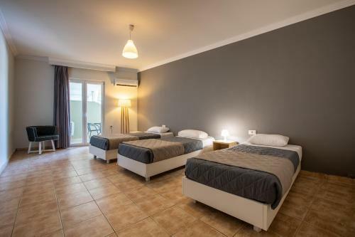 Hotel White Olive Premium Cameo