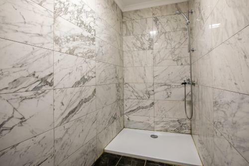 Hotel White Olive Premium Cameo
