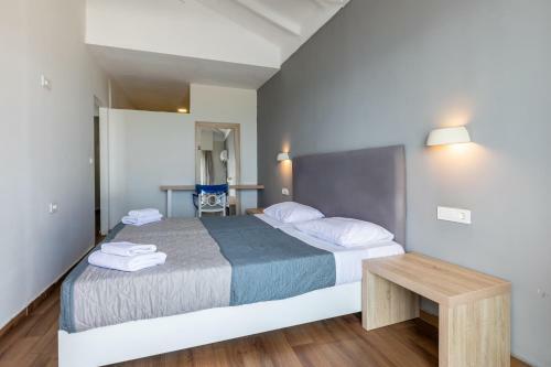 Hotel White Olive Premium Cameo