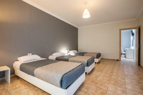 Hotel White Olive Premium Cameo