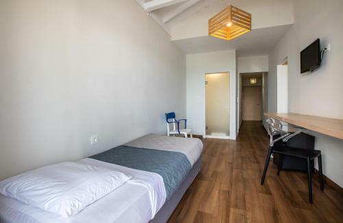 Hotel White Olive Premium Cameo