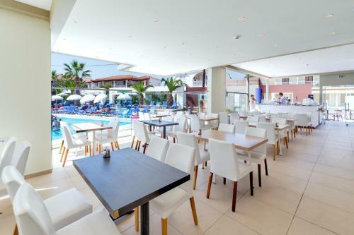 Hotel White Olive Premium Cameo