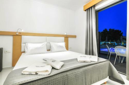 Bed & Breakfast White Canvas Boutique Studios