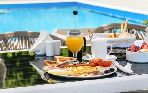 Bed & Breakfast White Canvas Boutique Studios