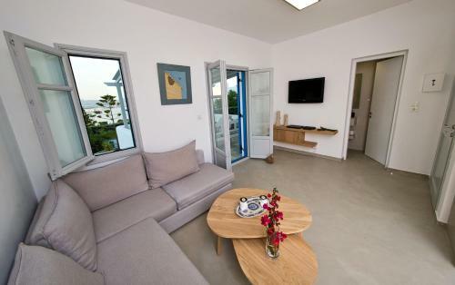 Villa Deep Blue With Private Pool Next To Parikia