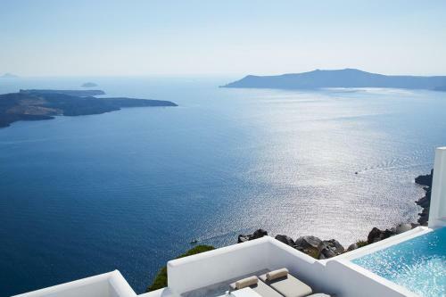 Firostefani Villa Sleeps 7 With Pool And Air Con