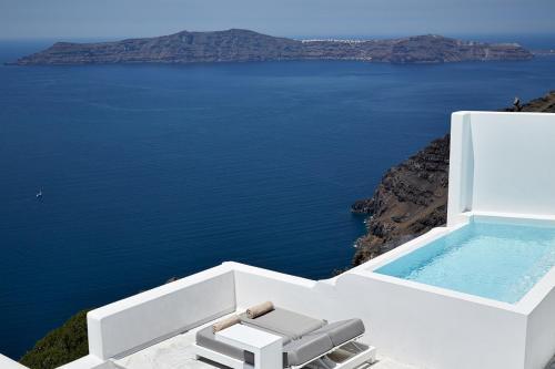 Firostefani Villa Sleeps 7 With Pool And Air Con