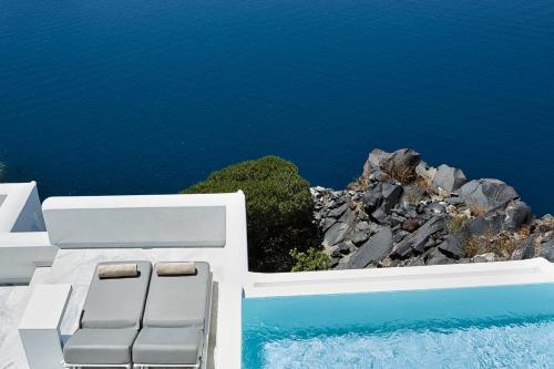 Firostefani Villa Sleeps 7 With Pool And Air Con