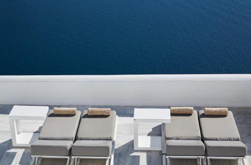 Firostefani Villa Sleeps 7 With Pool And Air Con
