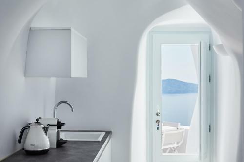 Firostefani Villa Sleeps 5 With Pool And Air Con