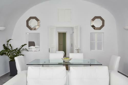 Firostefani Villa Sleeps 5 With Pool And Air Con