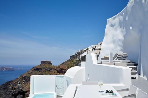 Firostefani Villa Sleeps 5 With Pool And Air Con